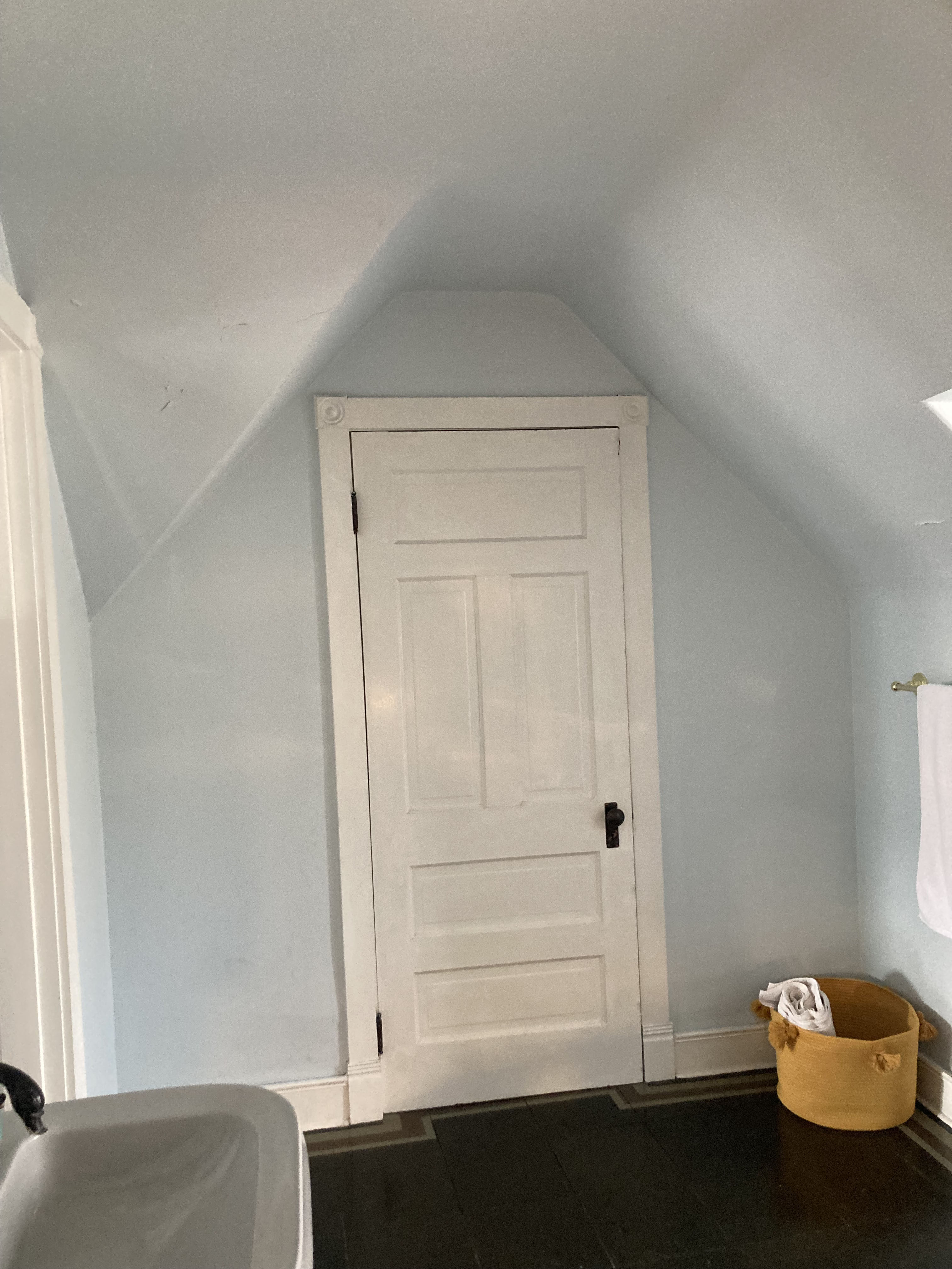 3rd floor bathroom before renovation
